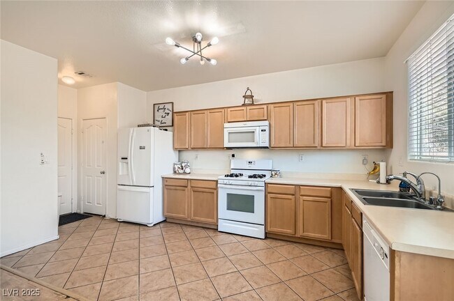Building Photo - 8252 S Pearl Oasis Ct