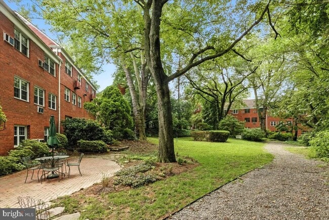 Building Photo - 1525 Mt Eagle Pl