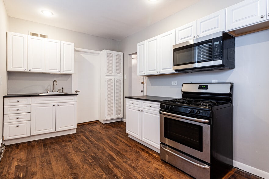 Building Photo - 3823 N Drake Ave