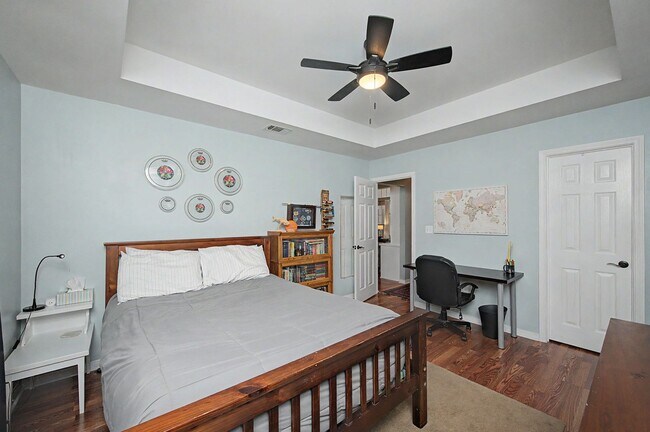 Building Photo - FIVE Bedroom Home in Bluewater Bay