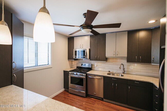 Building Photo - 1601 Alpine Trail