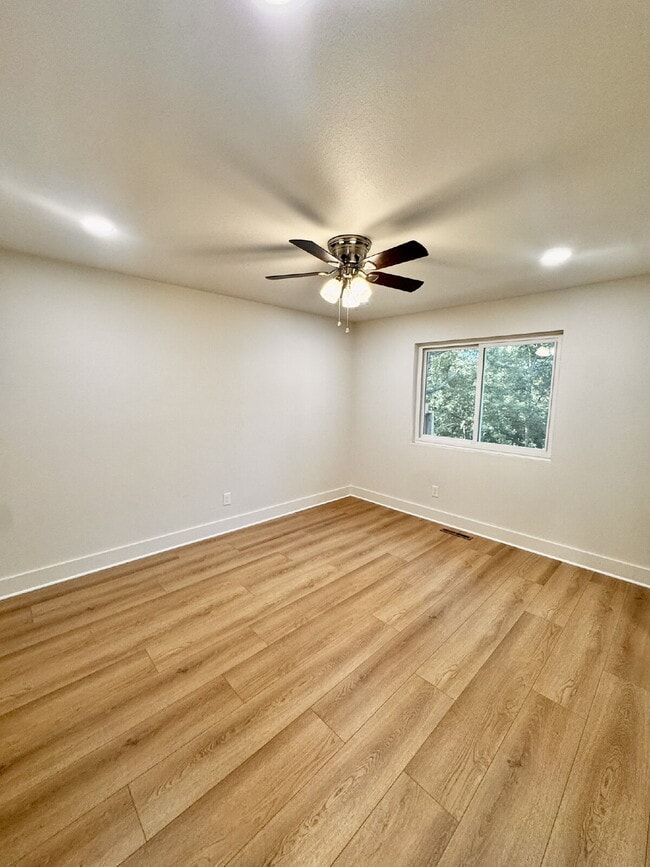 Building Photo - 14911 Dutchmans Dr