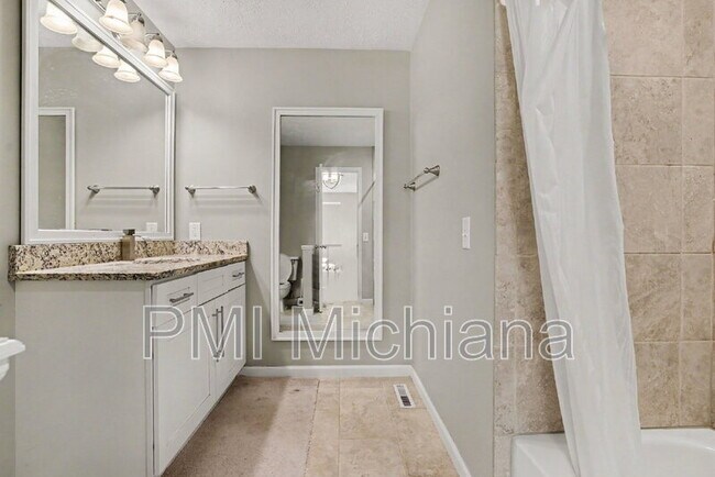 Building Photo - 15888 Muirfield Ct