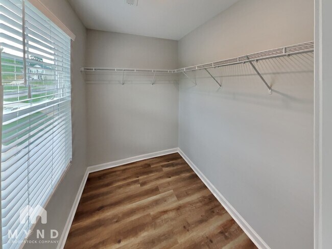 Building Photo - 482 Gray St