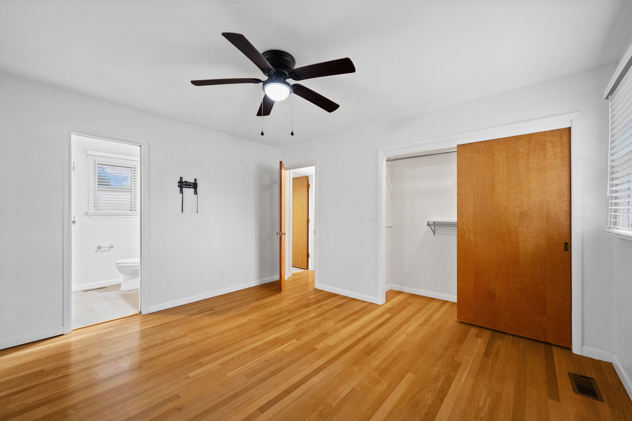 Building Photo - 2115 Ballard Pl