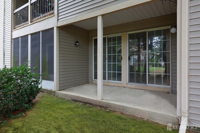 Building Photo - 123 Concordia Cir