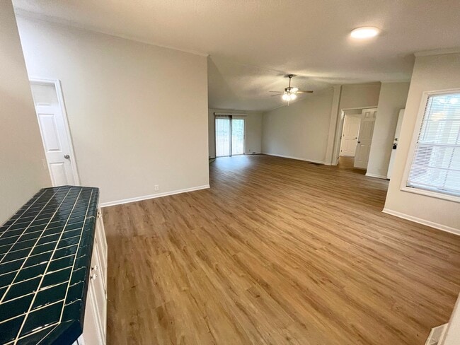 Building Photo - LEASING NOW FOR NOVEMBER 2025!