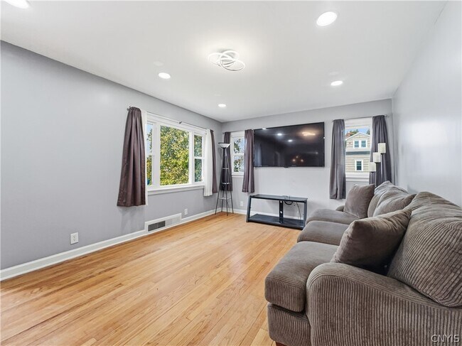 Building Photo - 429 Lionel Ave