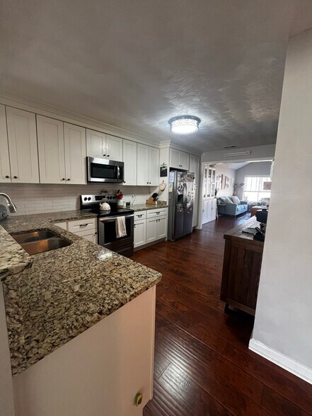 Building Photo - 1112 Bonfield Ct