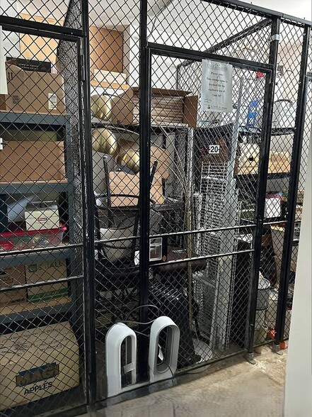 storage space - 2040 Como Ave