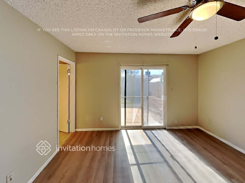 Building Photo - 10413 W Calle Del Oro