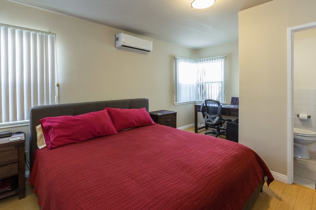 Building Photo - 1932 Carmona Ave