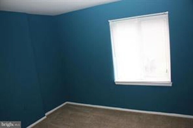 Building Photo - 3 BEDROOM CONDO WITH BALCONY, ALL UTILITIE...