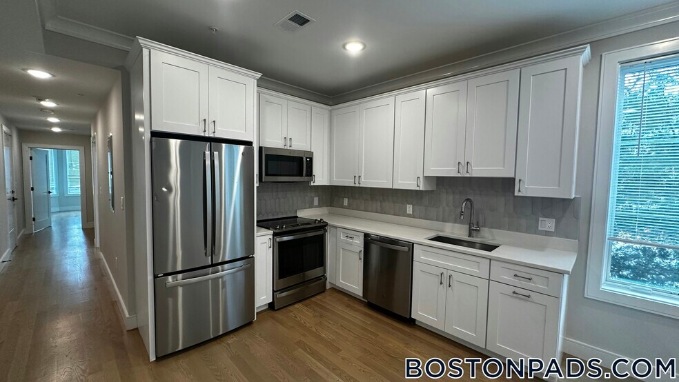 Building Photo - 104-106 Warren St.