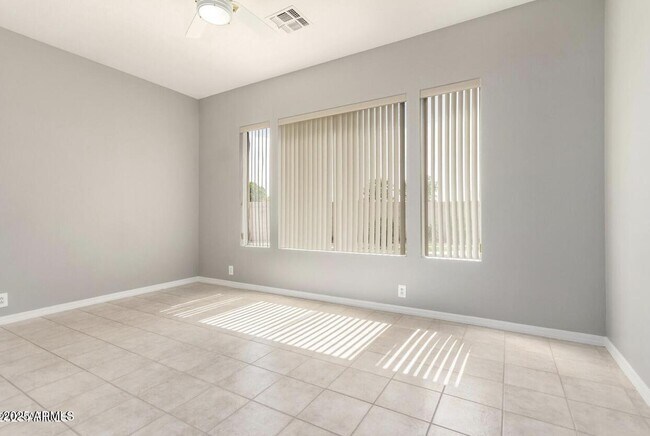 Building Photo - 1515 N Los Alamos Cir