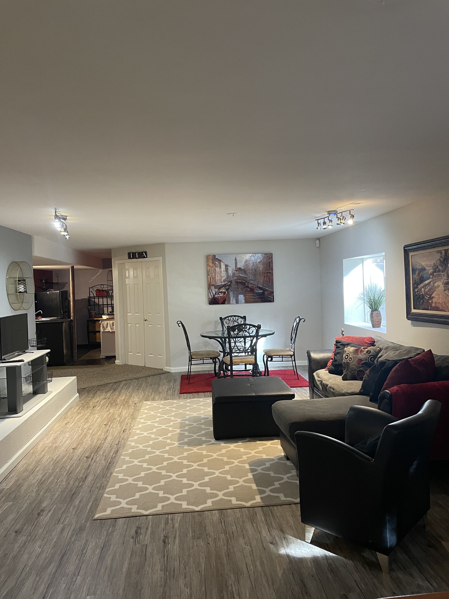 Living Area/Kitchen Table - 2845 Bethune Ct