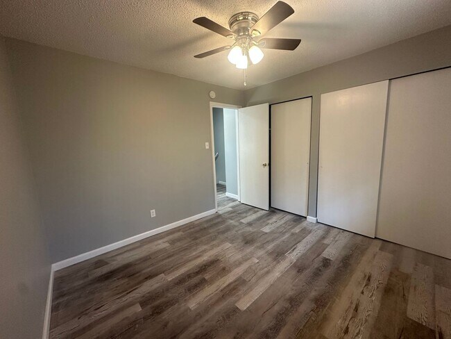 Building Photo - 4701 S Pointe Dr