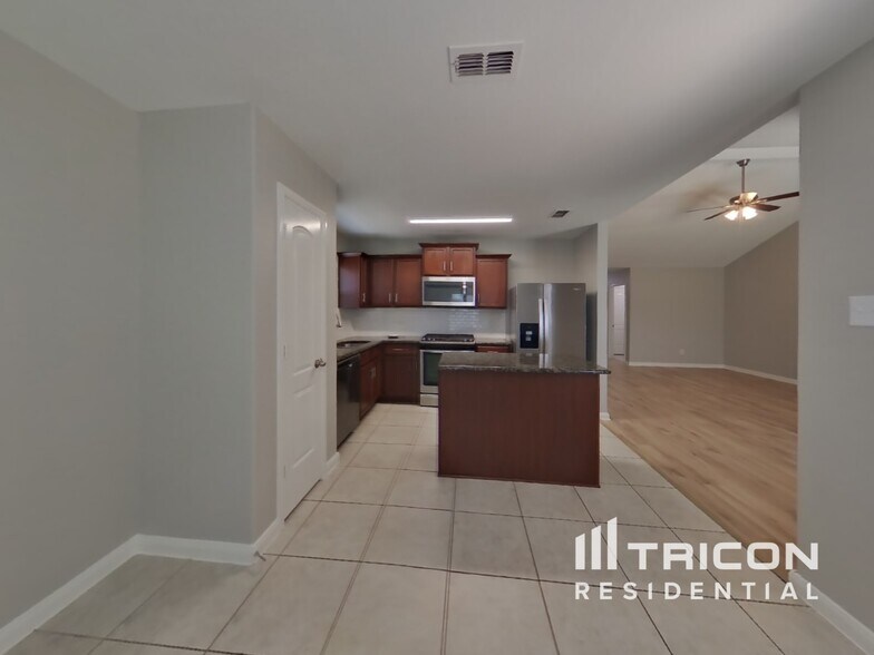 Building Photo - 2111 Juniper Dr