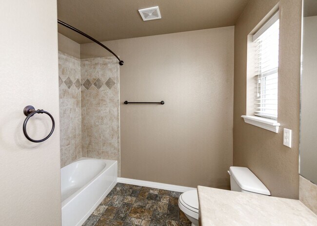 Building Photo - Westside 3 Bed Townhouse in Gold Hill Mesa