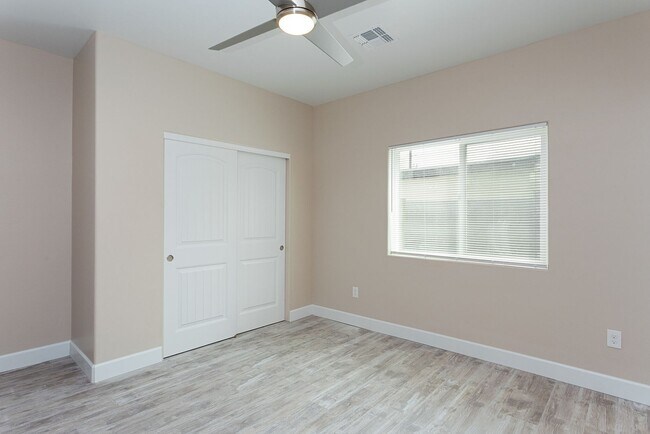 Building Photo - 1433 E Lee St