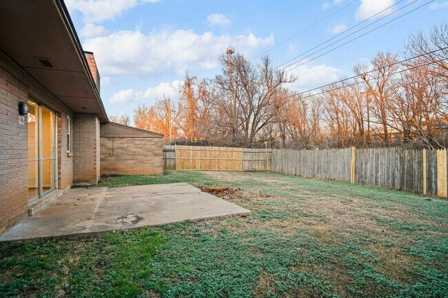 Building Photo - Beautifully Renovated 3bed/  2bath in Del city!   Bonus room in the Master bedroom!!