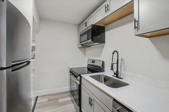 Building Photo - 4472 Curundu Ave