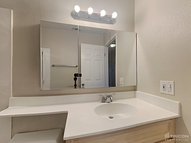 Building Photo - 810 Capstan Ct