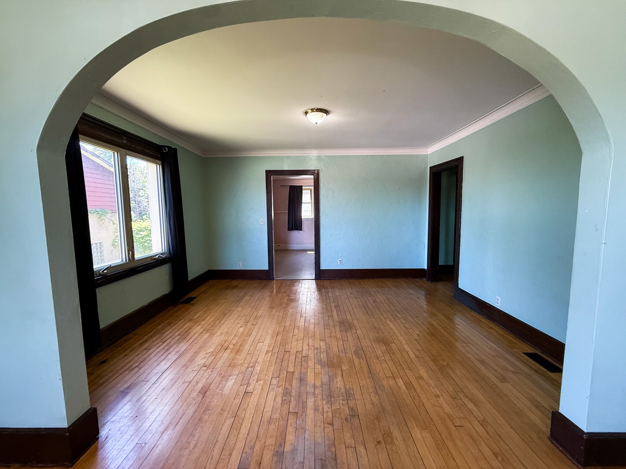 Building Photo - 657 Lake Ave