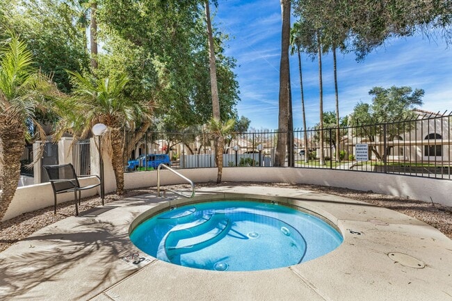 Building Photo - REDUCED RENT!!! 3 bed 2 bath condo, Alma School and Elliot