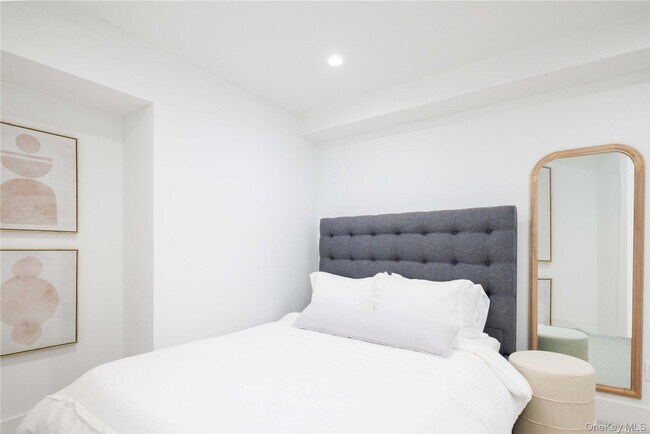 Building Photo - 1700 Cedar Dr