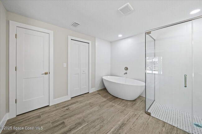 Building Photo - 2060 Newfound Harbor Dr