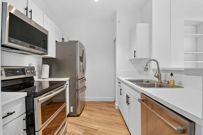 Building Photo - 630 S Sapodilla Ave