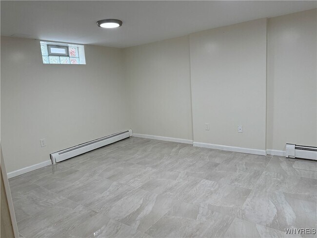 Building Photo - 437 Springville Ave