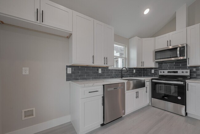 Building Photo - 837 22nd St