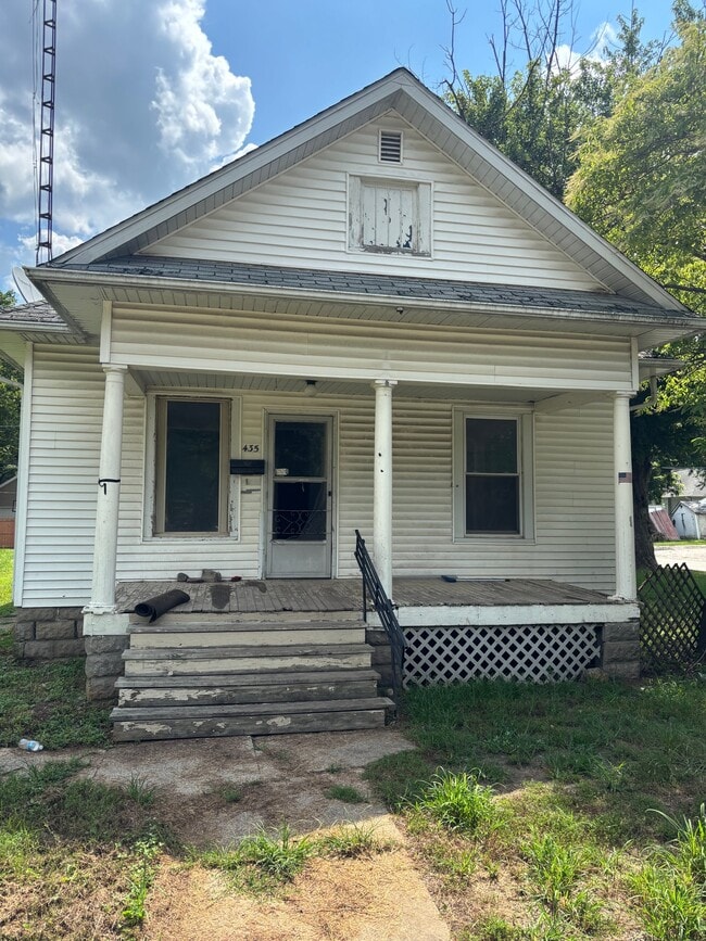 Building Photo - 435 S Cedar St