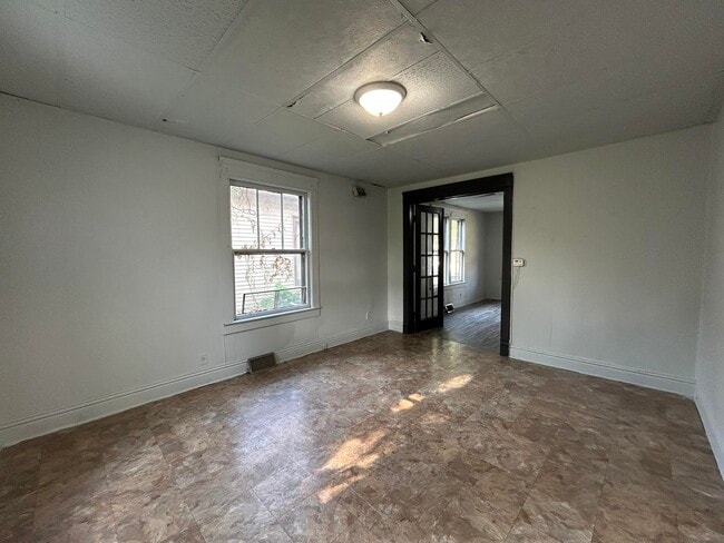 Building Photo - 907.5 Jewell-