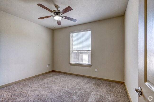 Building Photo - Light, Bright, Just Right