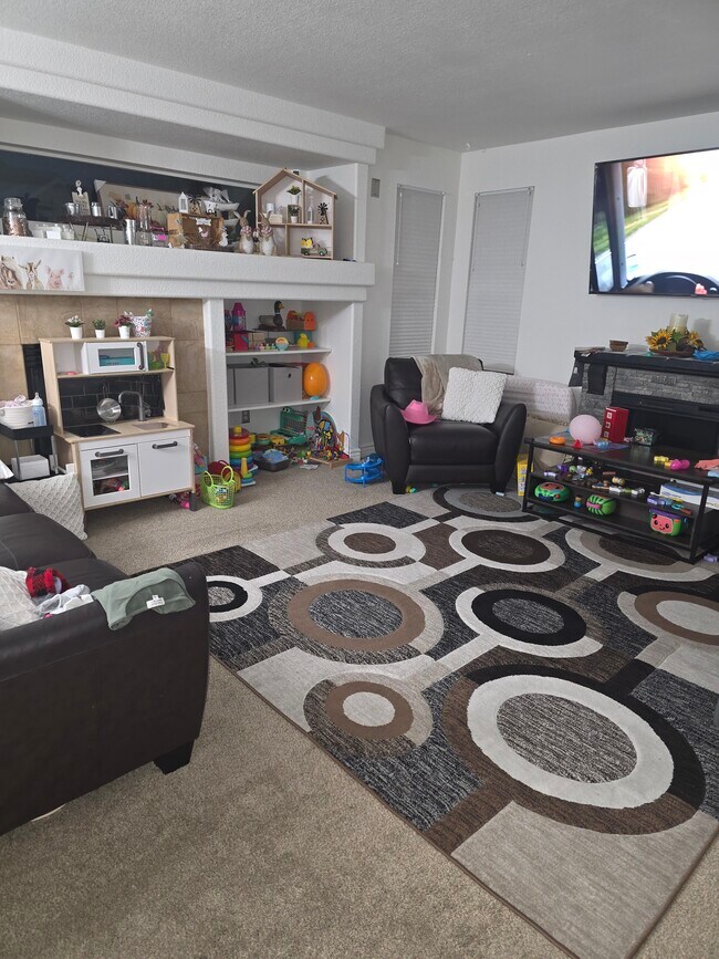 Building Photo - 128 N Prairie Falcon Pkwy