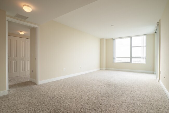 Building Photo - 2641 N Flamingo Rd