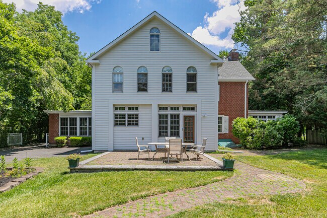 Building Photo - 254 Jefferson Rd