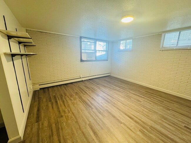 Building Photo - 429