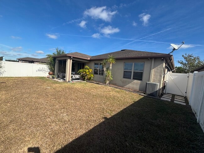 Building Photo - 687 Petal Mist Ln