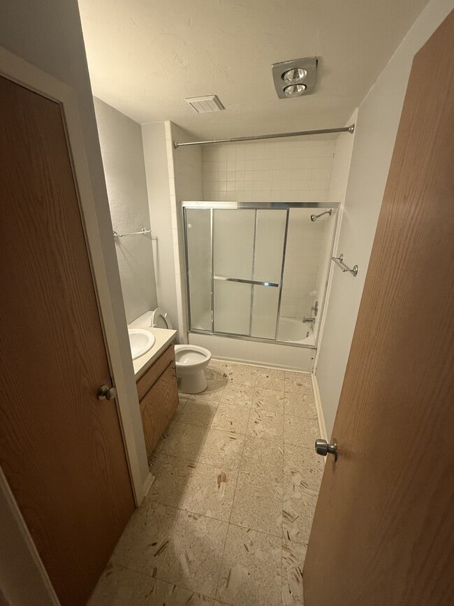 Building Photo - 3602 Hawthorne Dr