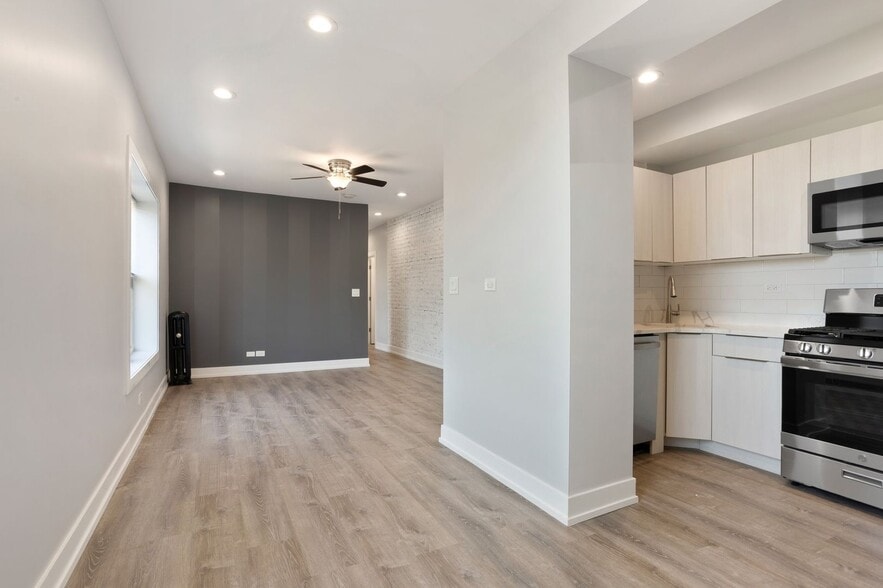 Building Photo - 1712 W Juneway Ter