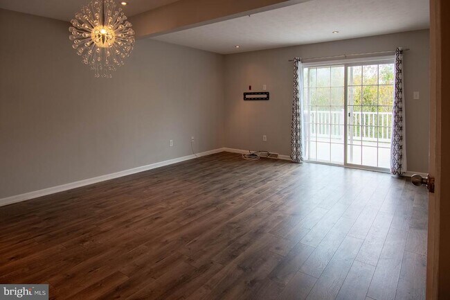 Building Photo - 5620 Queen Anne Ct
