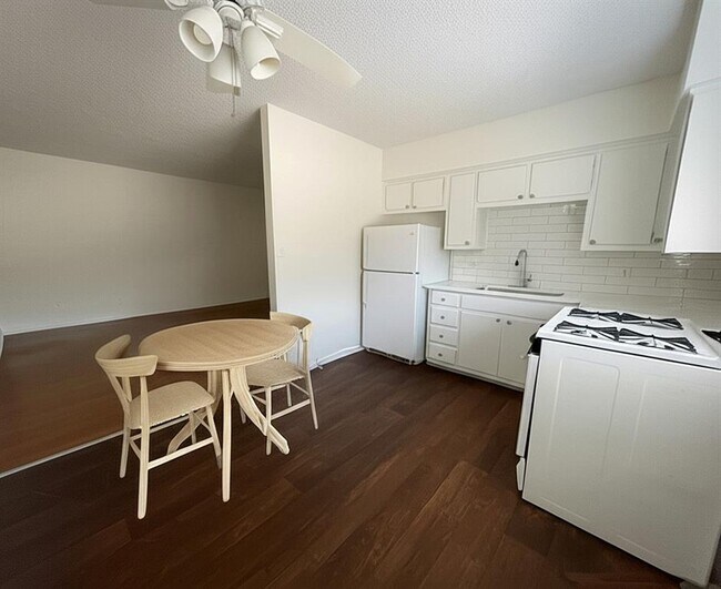 Building Photo - 3106 Duval St