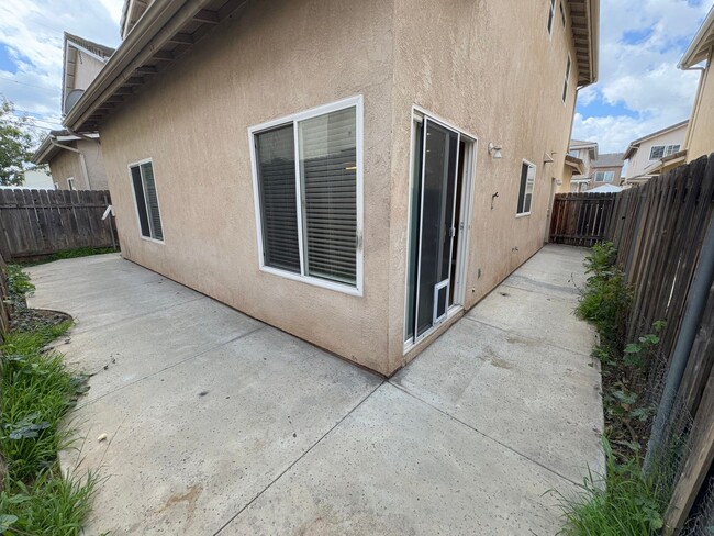 Building Photo - 3 bedroom -2.5 bathroom House