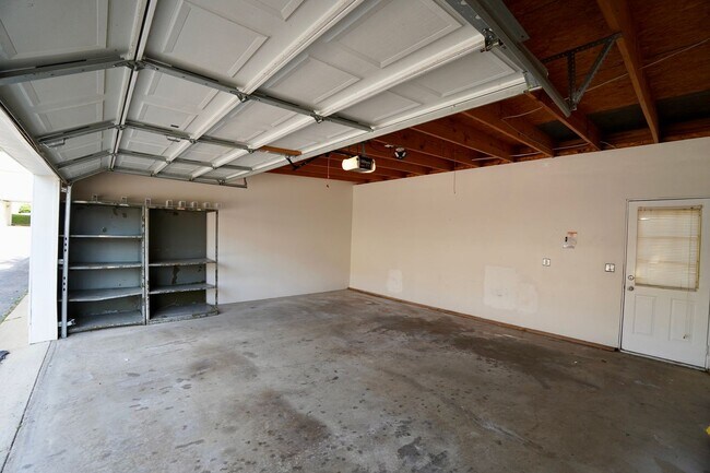 Building Photo - NICE One Level Nashville Area Home Near Lakes and Airport!