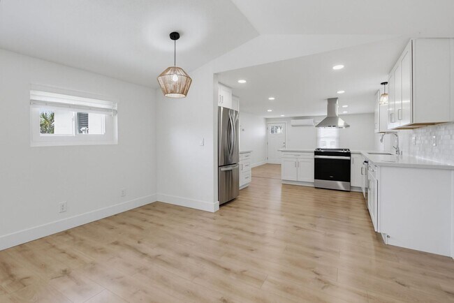 Building Photo - 2710 Chaffee St
