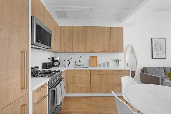 Building Photo - 517 W 45th St
